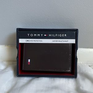 Tommy Hilfiger Bifold Wallet
